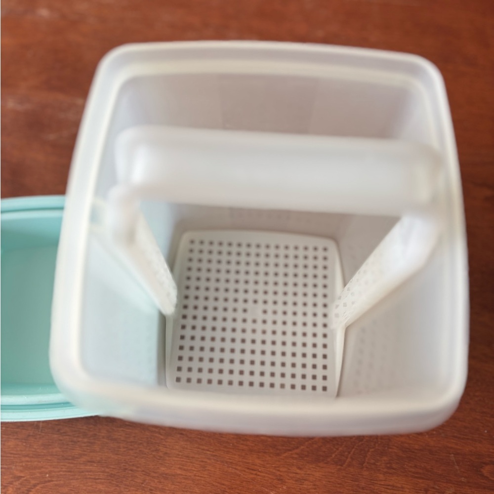 Tupperware Pick A Dilly Versatile Pickle Container - Picture 4 of 9